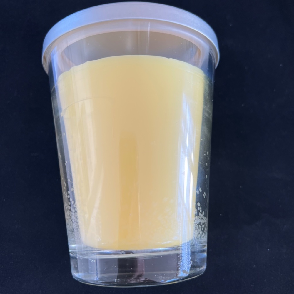 🎉Host Pick🎉 Chesapeake Bay Lemon + Powdered Sugar Candle 11.5oz - Picture 3 of 9